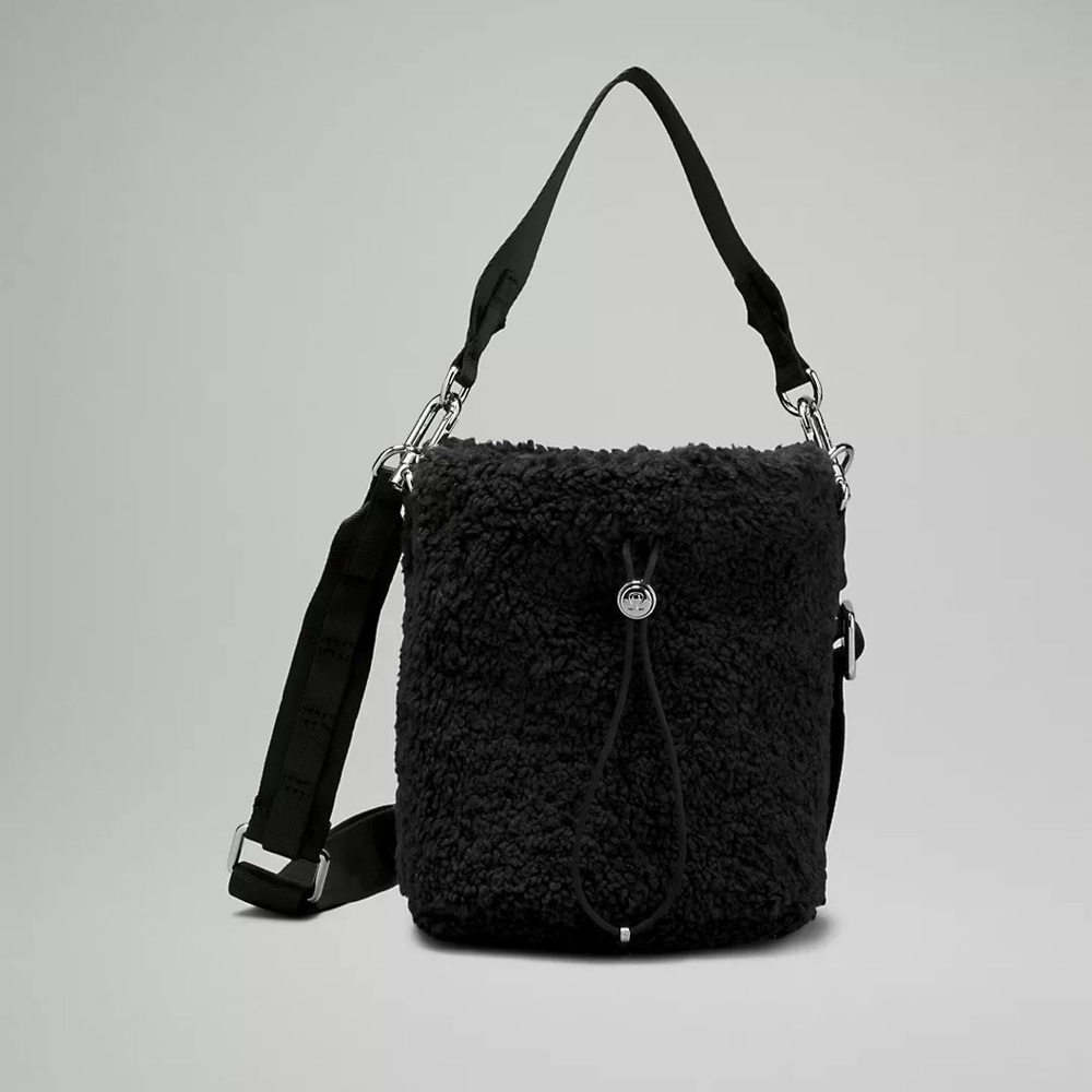 Lululemon Crossbody Fleece Bucket Bag Soft Sherpa 2.5L NWT Black & FREE …